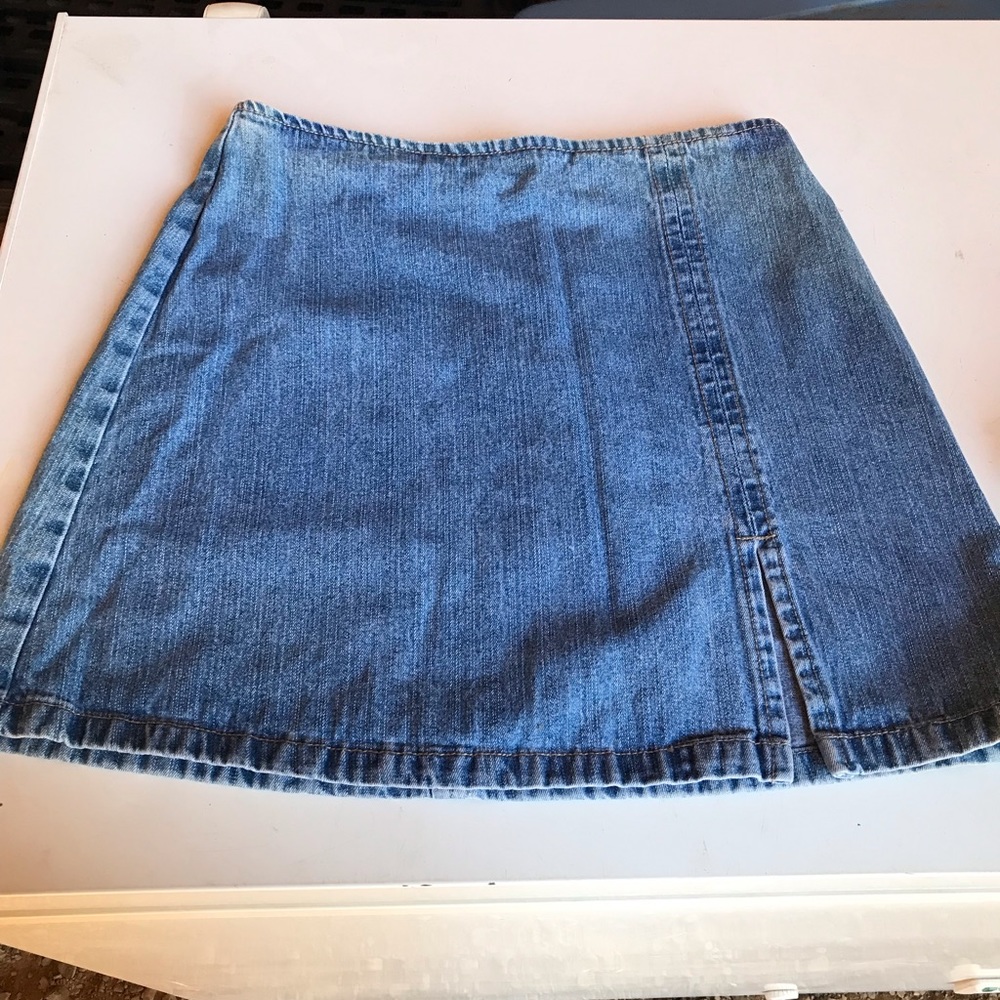 Maurice’s jean skirt. Very cute with small slit in the front. Size 6